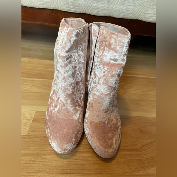Pink healed crushed velvet boots - Picture 1 of 1